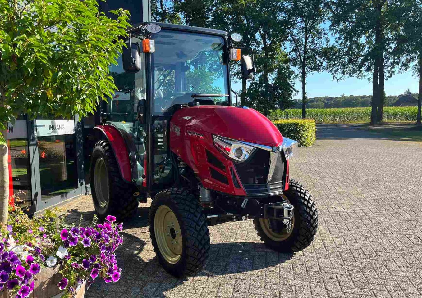 Yanmar YT 235 HST voorzien van cabine
