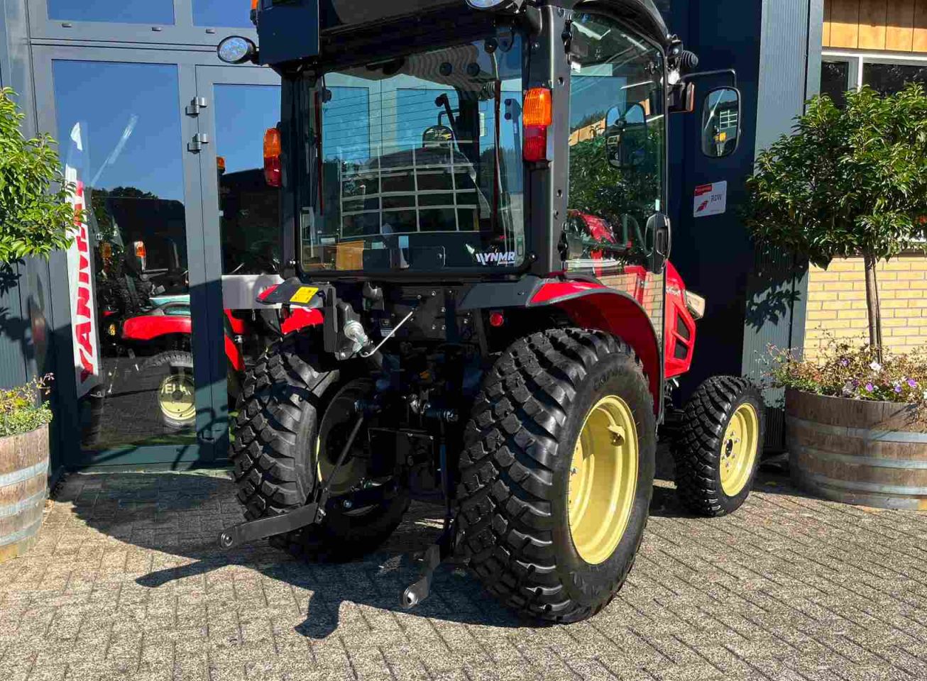 Yanmar YT 235 HST voorzien van cabine