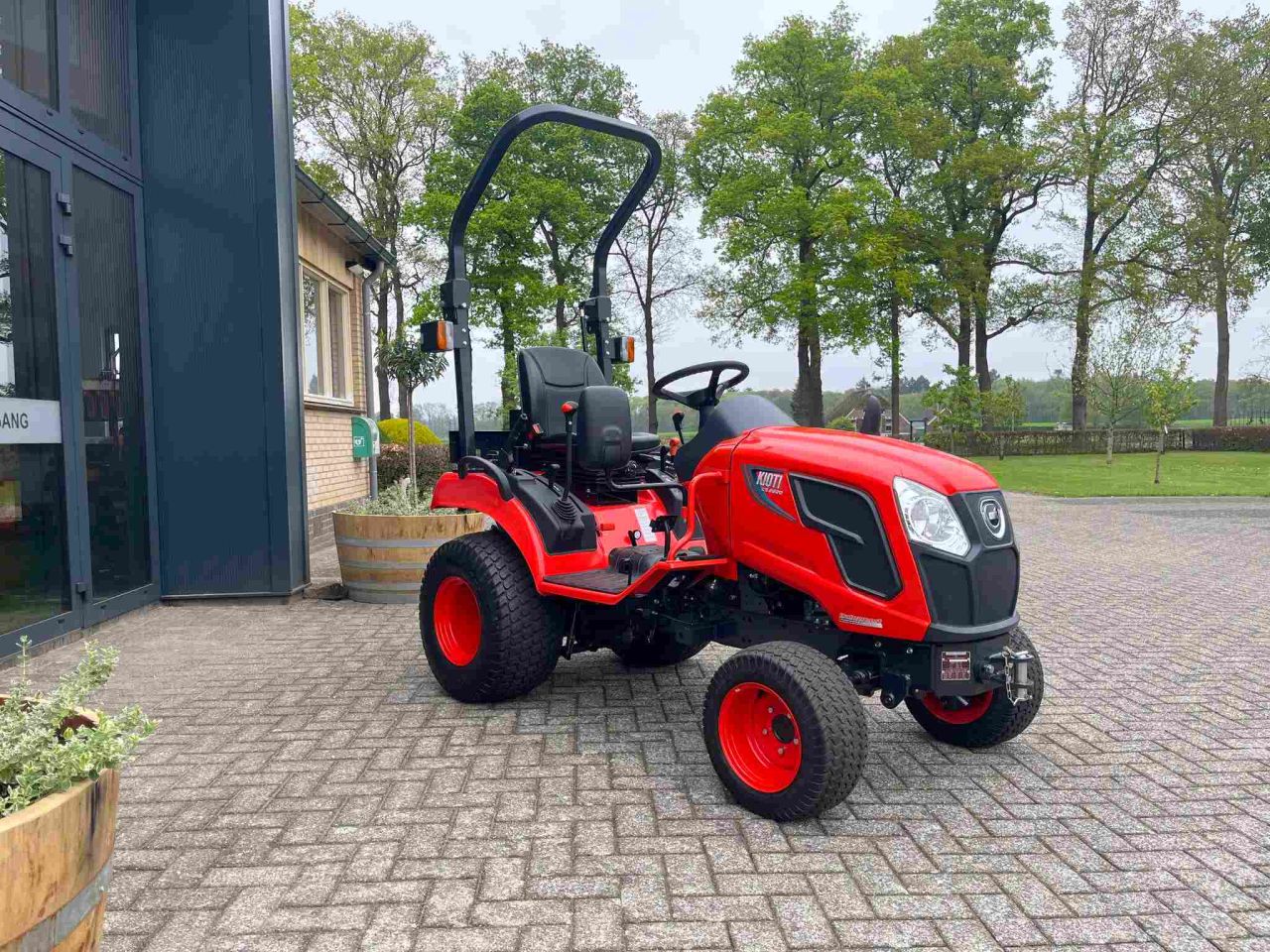 Kioti CS 2220 op gazonbanden overjarig nieuw voor actieprijs!