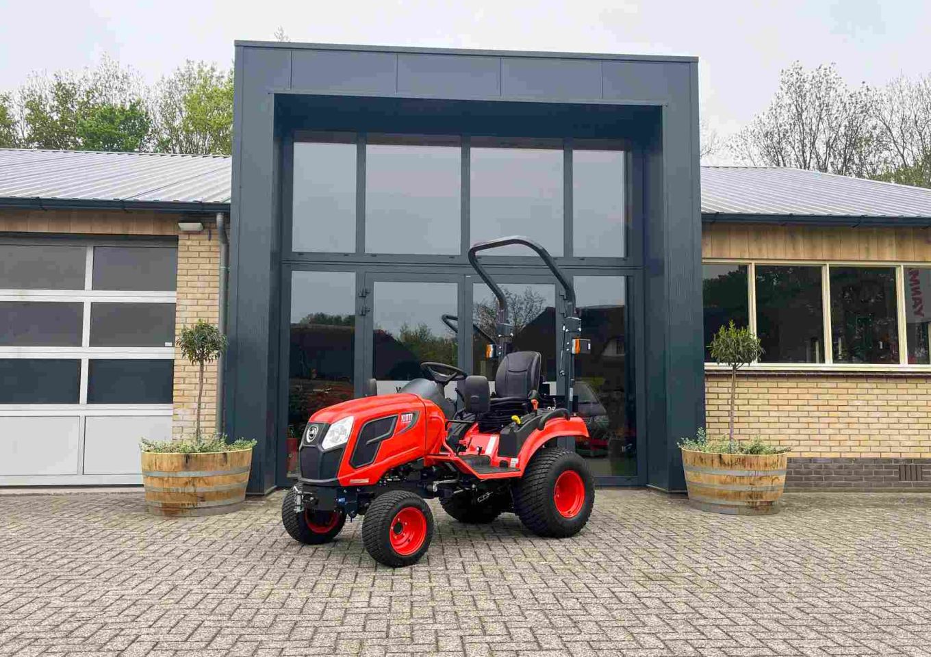 Kioti CS 2220 op gazonbanden overjarig nieuw voor actieprijs!