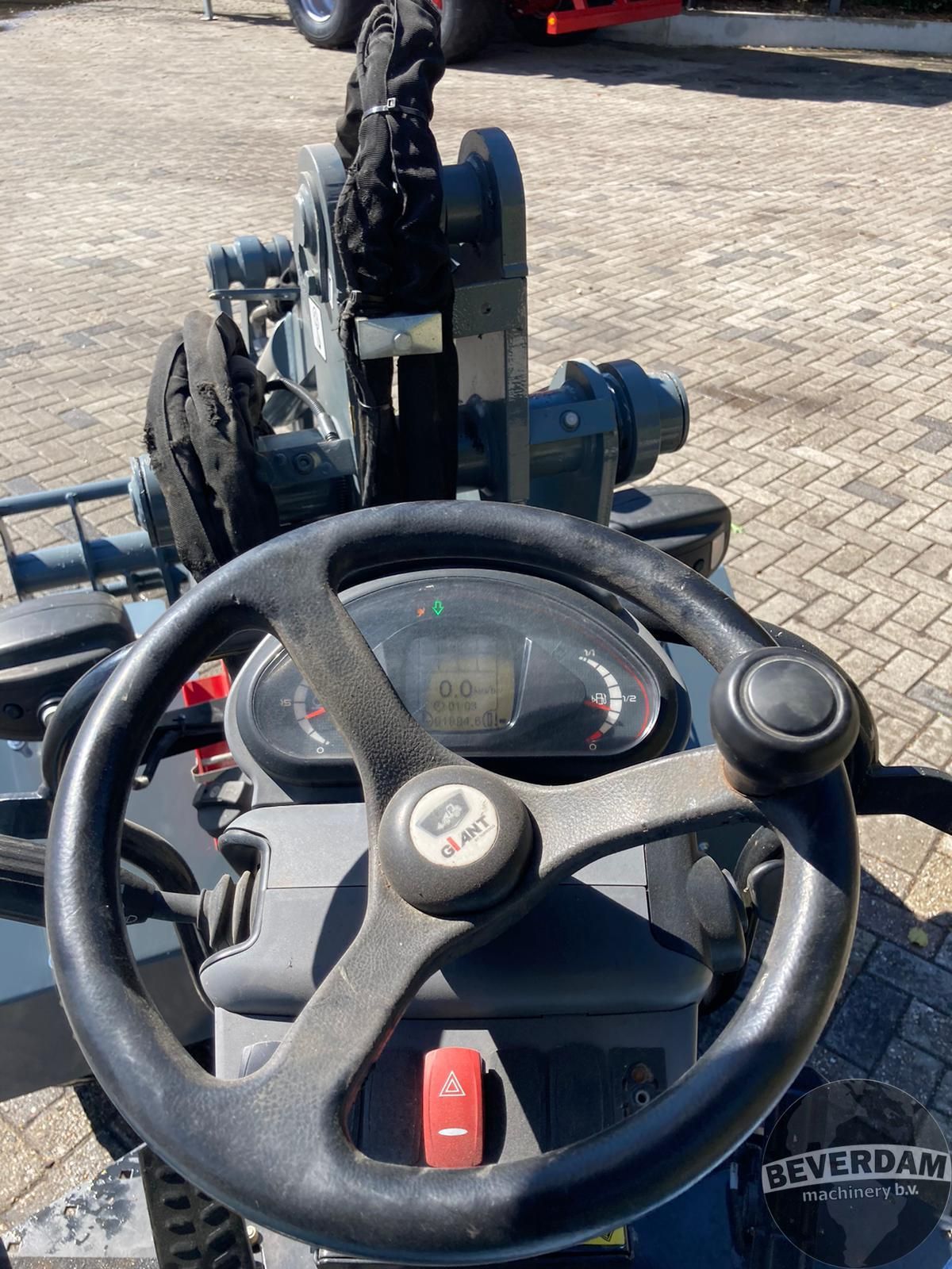 Giant G2700 HD+