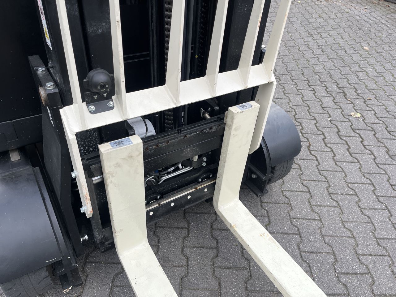 Yale MRO16 reachtruck, 22uur, bouwjaar 2024, voor buiten
