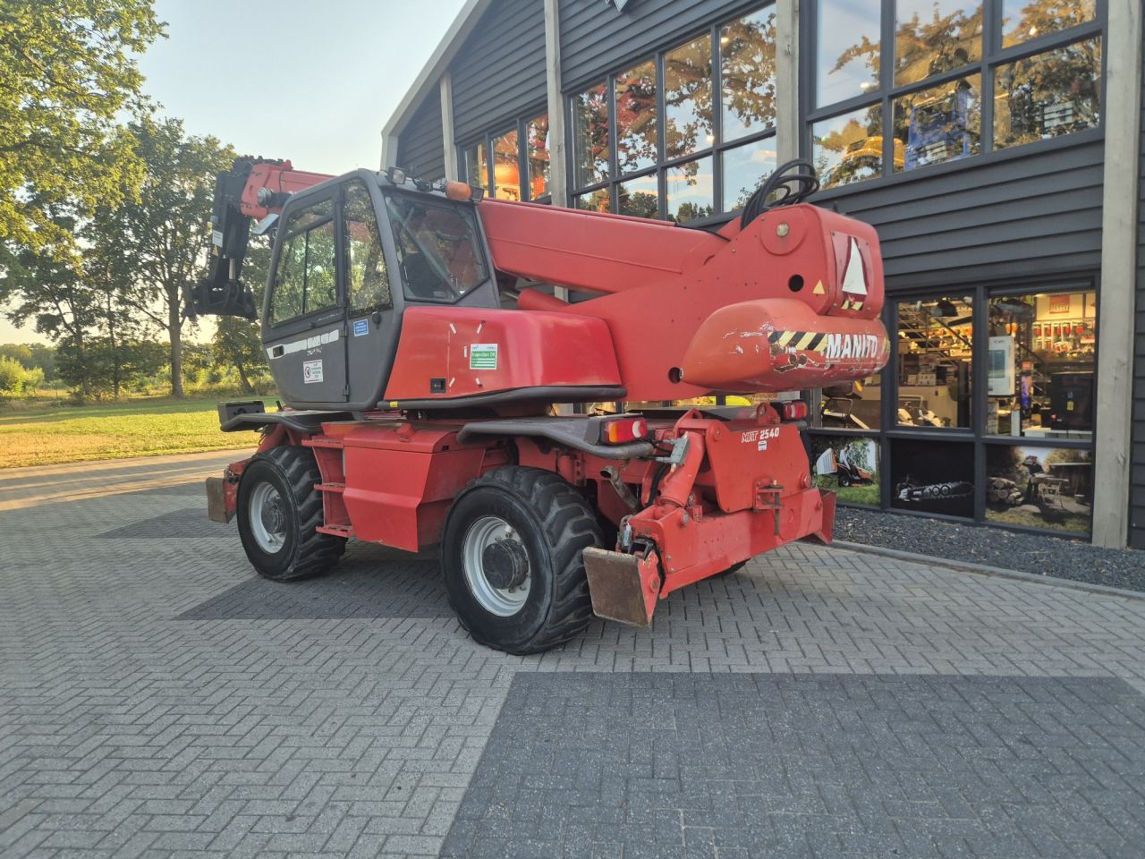 Gebruikte Manitou MRT 2540 M-series roterende verreiker 25 m