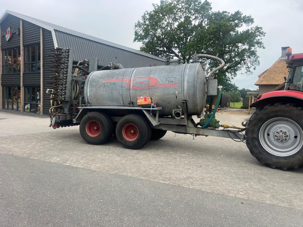 JAKO 10000 bemestertank 10 m3 met 6 m zodebemester