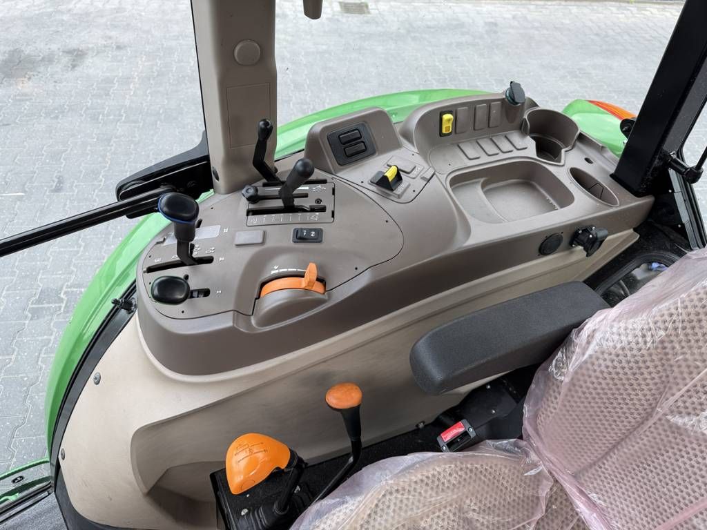 John Deere 5058E