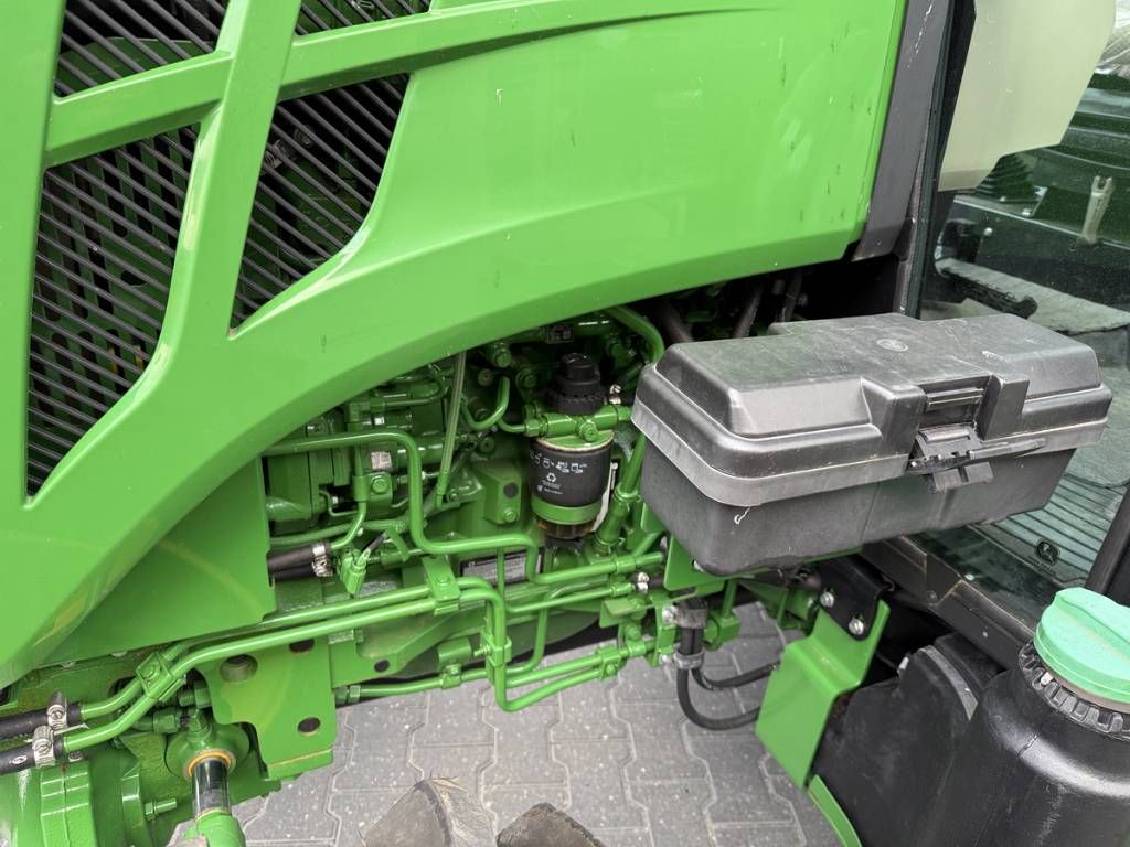 John Deere 5058E