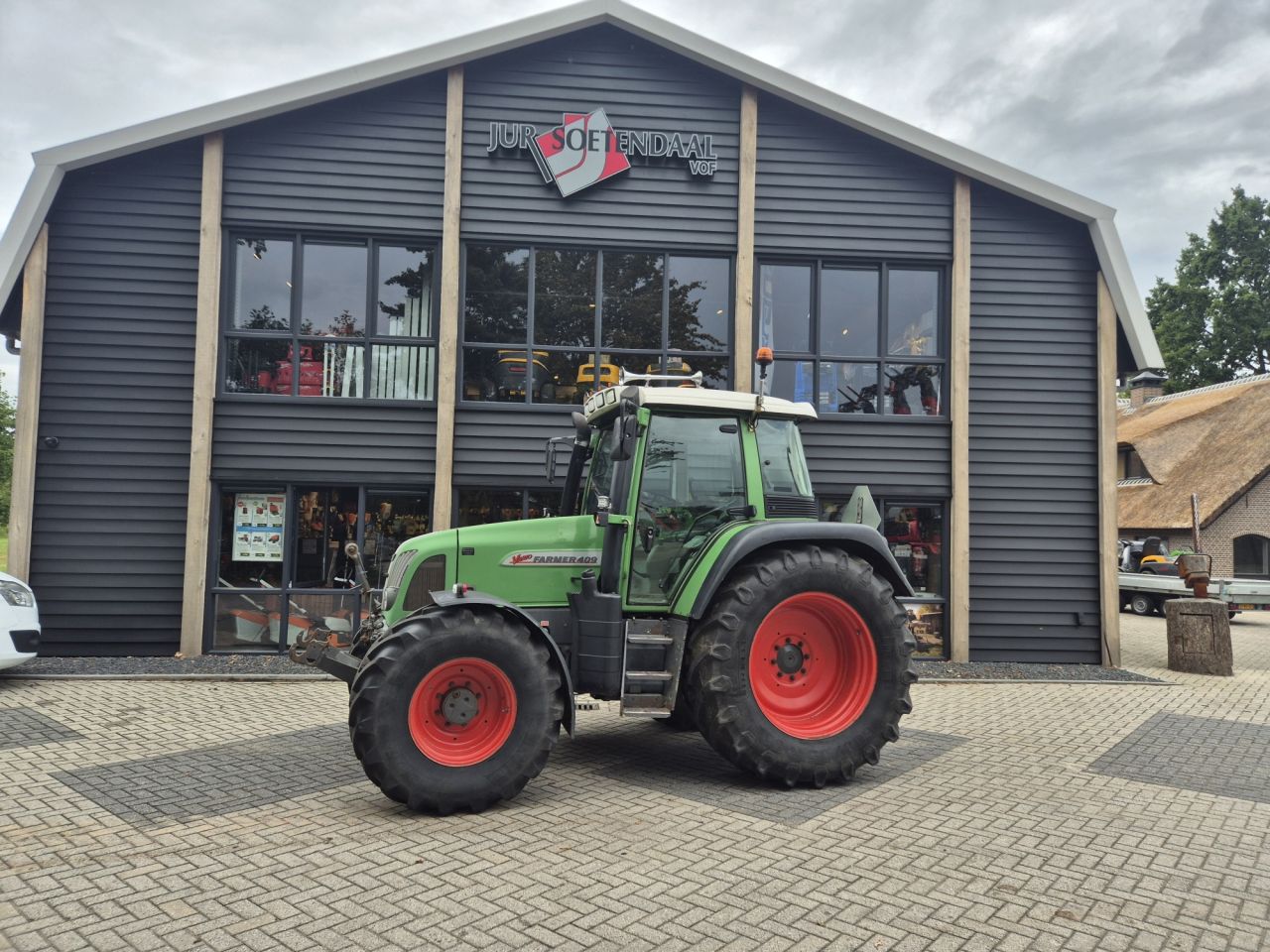 Gebruikte FENDT 409 Farmer Vario tractor met 4 cilinder en 90 pk
