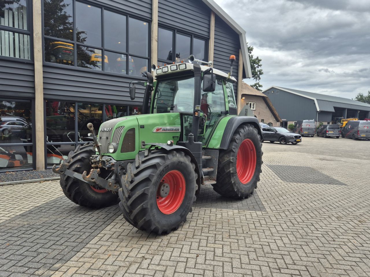 Gebruikte FENDT 409 Farmer Vario tractor met 4 cilinder en 90 pk