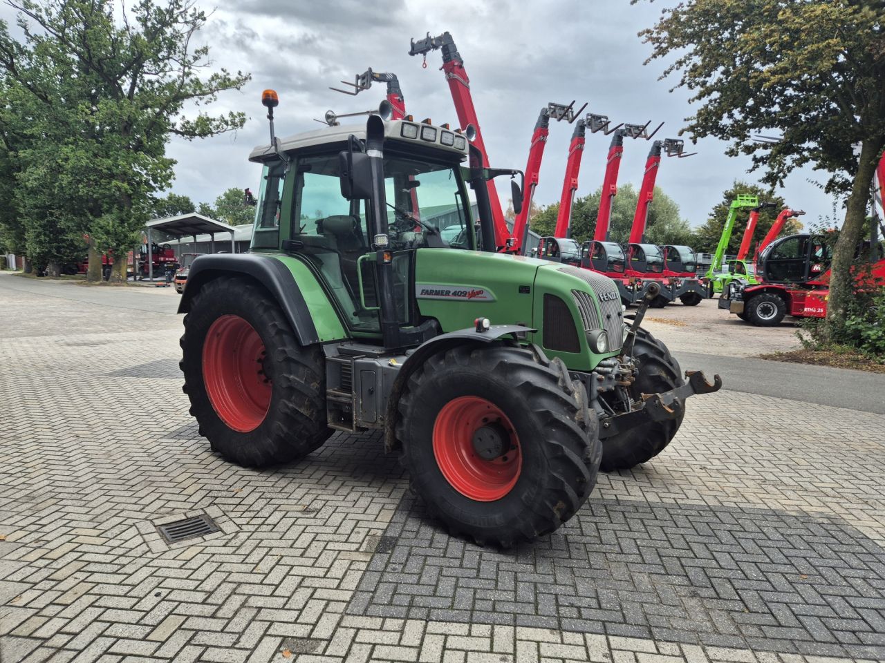 Gebruikte FENDT 409 Farmer Vario tractor met 4 cilinder en 90 pk