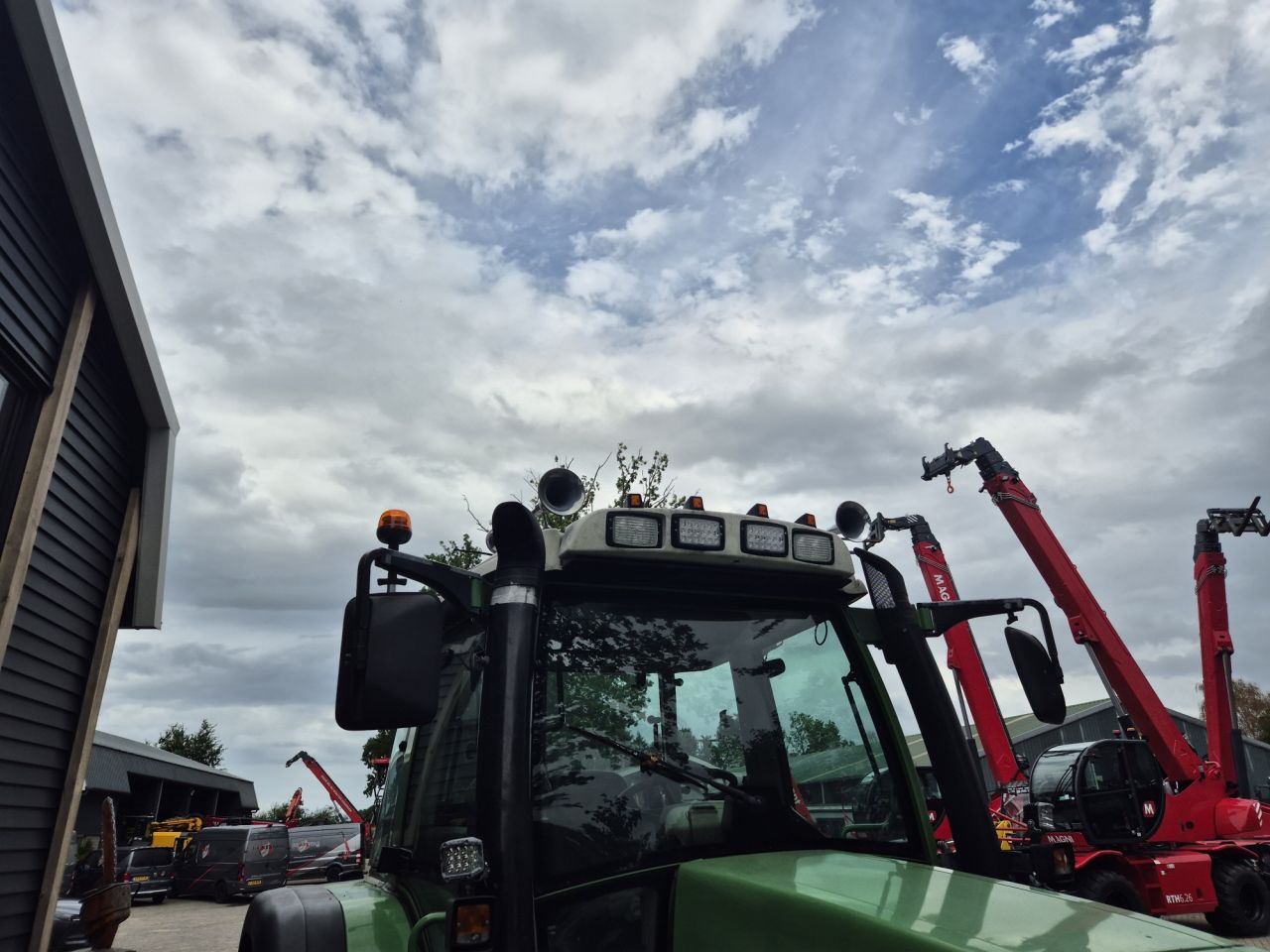 Gebruikte FENDT 409 Farmer Vario tractor met 4 cilinder en 90 pk