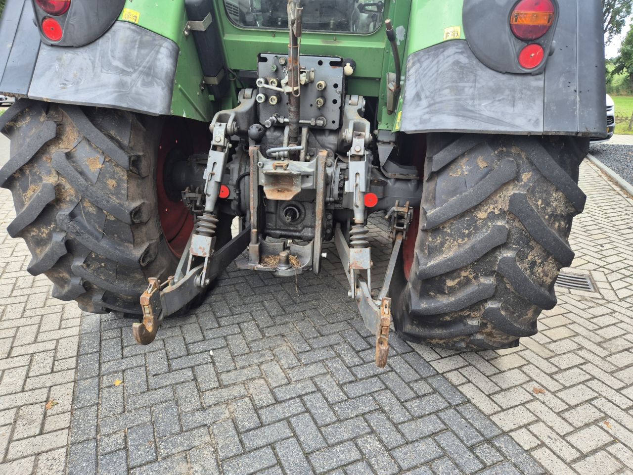 Gebruikte FENDT 409 Farmer Vario tractor met 4 cilinder en 90 pk