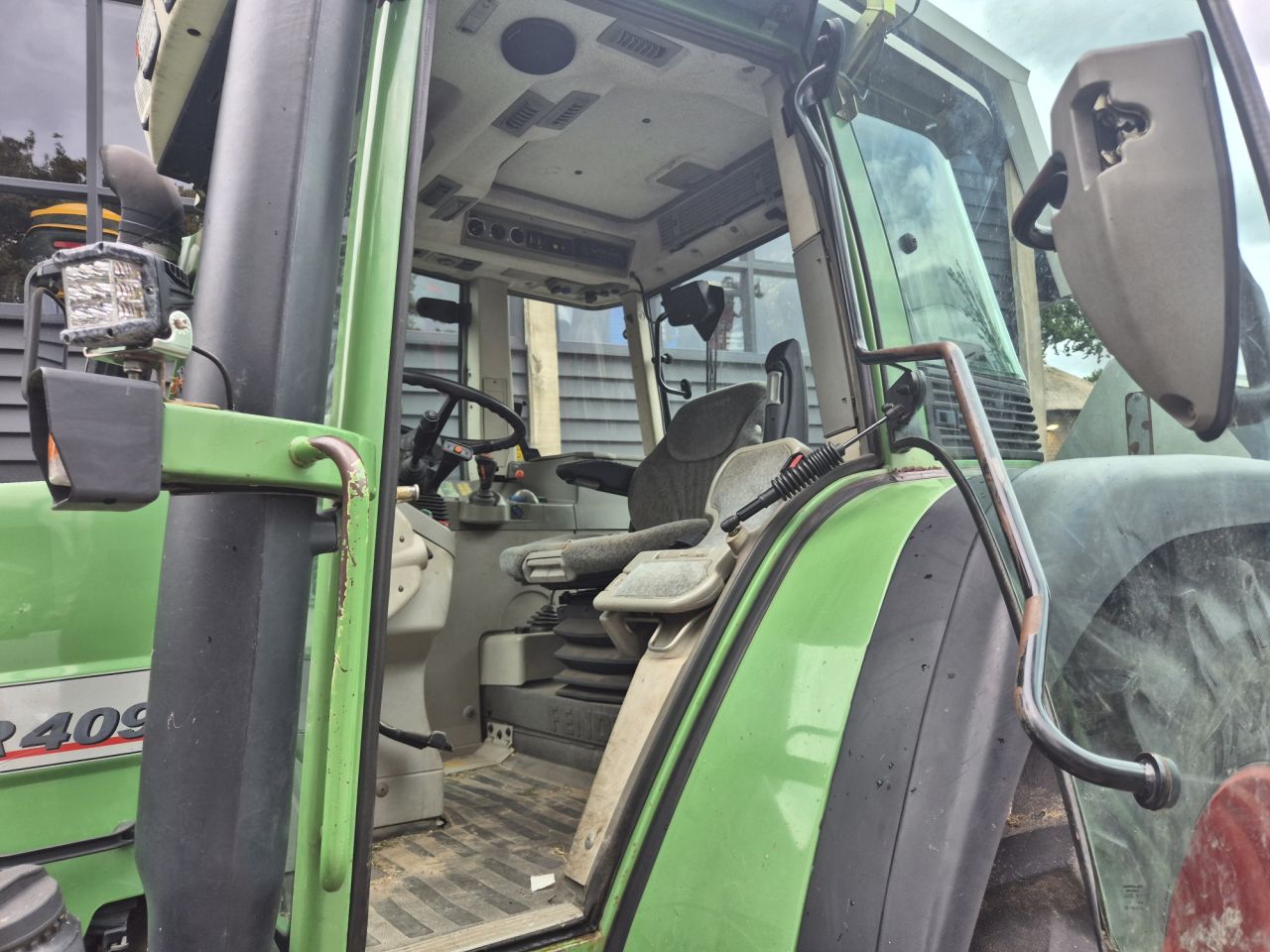 Gebruikte FENDT 409 Farmer Vario tractor met 4 cilinder en 90 pk