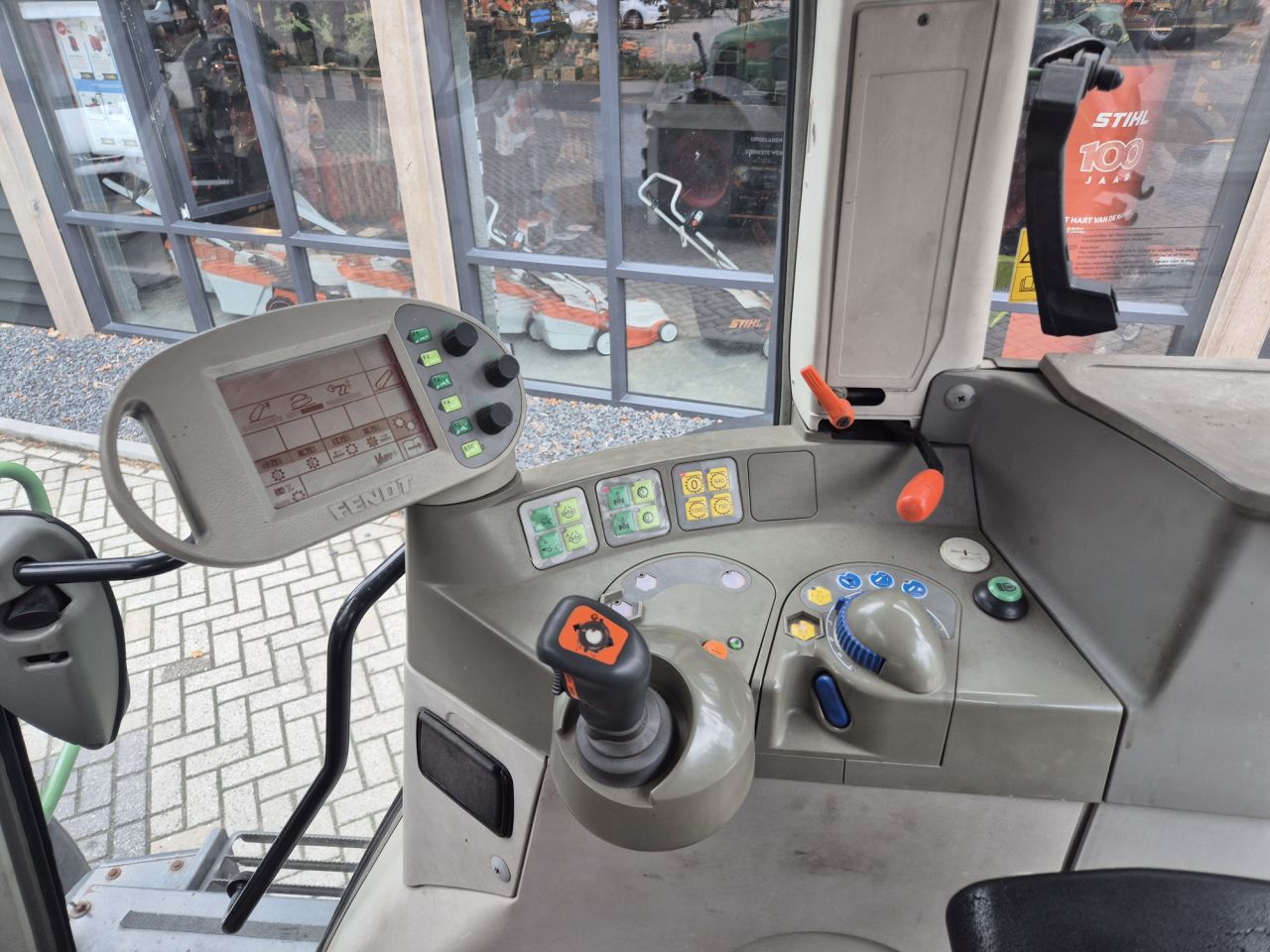 Gebruikte FENDT 409 Farmer Vario tractor met 4 cilinder en 90 pk
