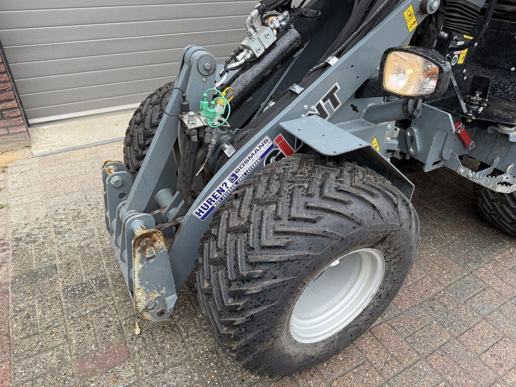 Giant G2700 X-TRA HD+ minishovel 2026 273 uur €515 LEASE