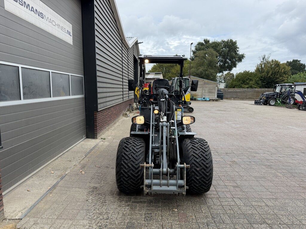 Giant G2700 X-TRA HD+ minishovel 2026 273 uur €515 LEASE