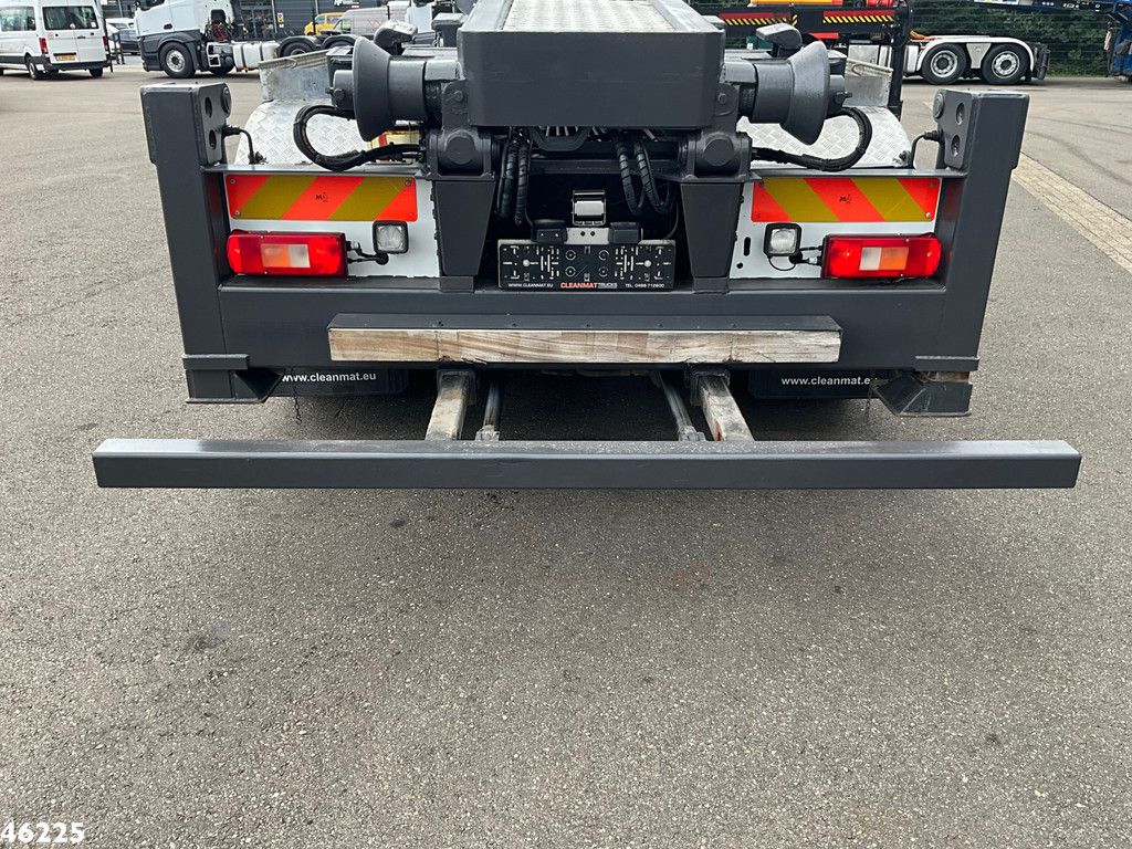 Volvo FM 410 8x4 Hiab 28 Tonmeter laadkraan met 20 Ton Silosteller haakarmsysteem