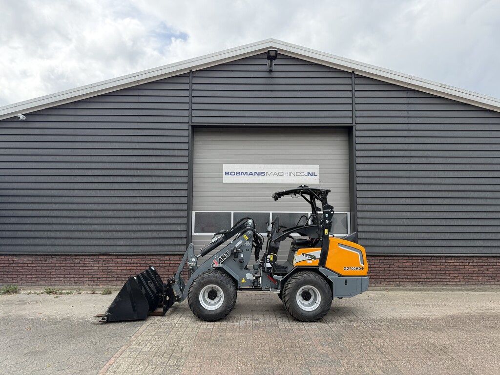 Giant G2700 HD+ minishovel 2025 €475 LEASE
