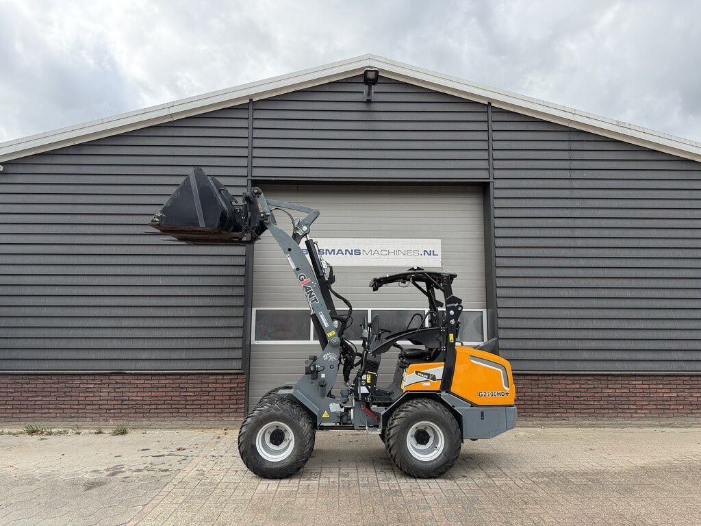 Giant G2700 HD+ minishovel 2025 €475 LEASE