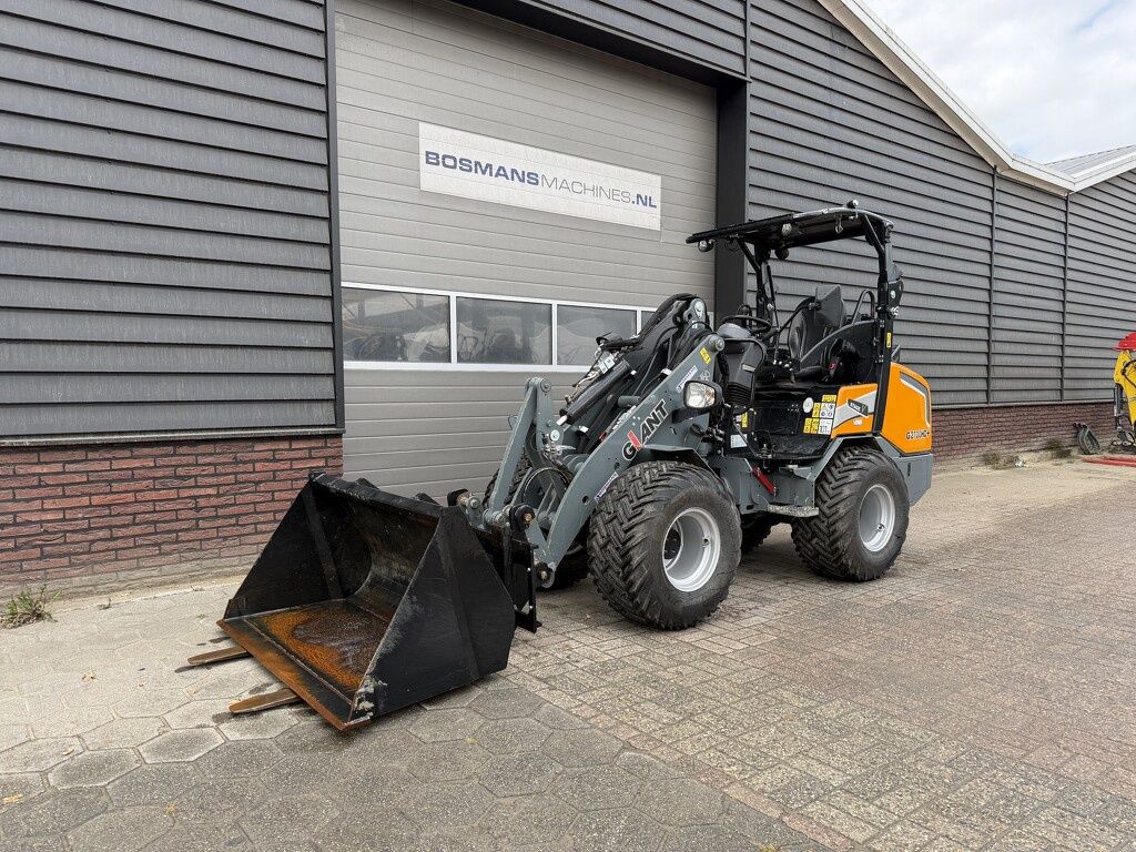 Giant G2700 HD+ minishovel 2025 €475 LEASE