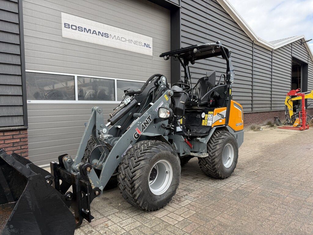 Giant G2700 HD+ minishovel 2025 €475 LEASE