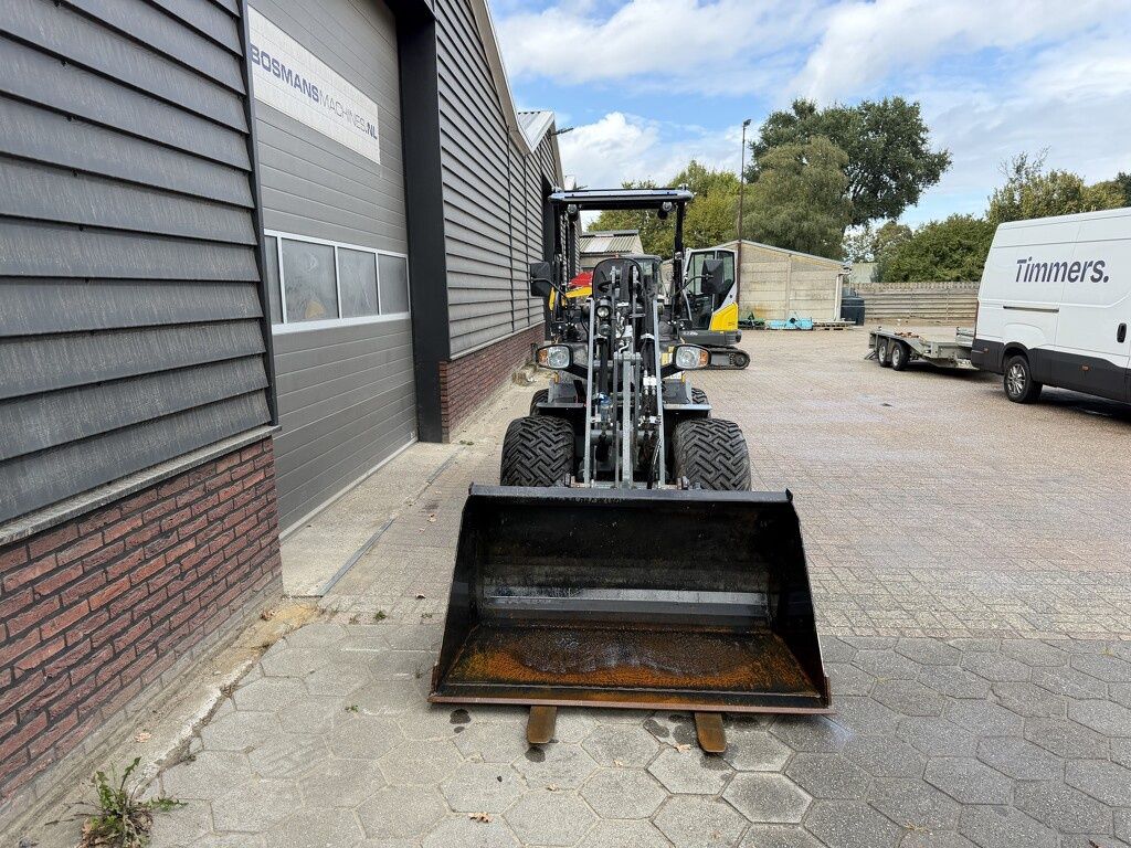Giant G2700 HD+ minishovel 2025 €475 LEASE