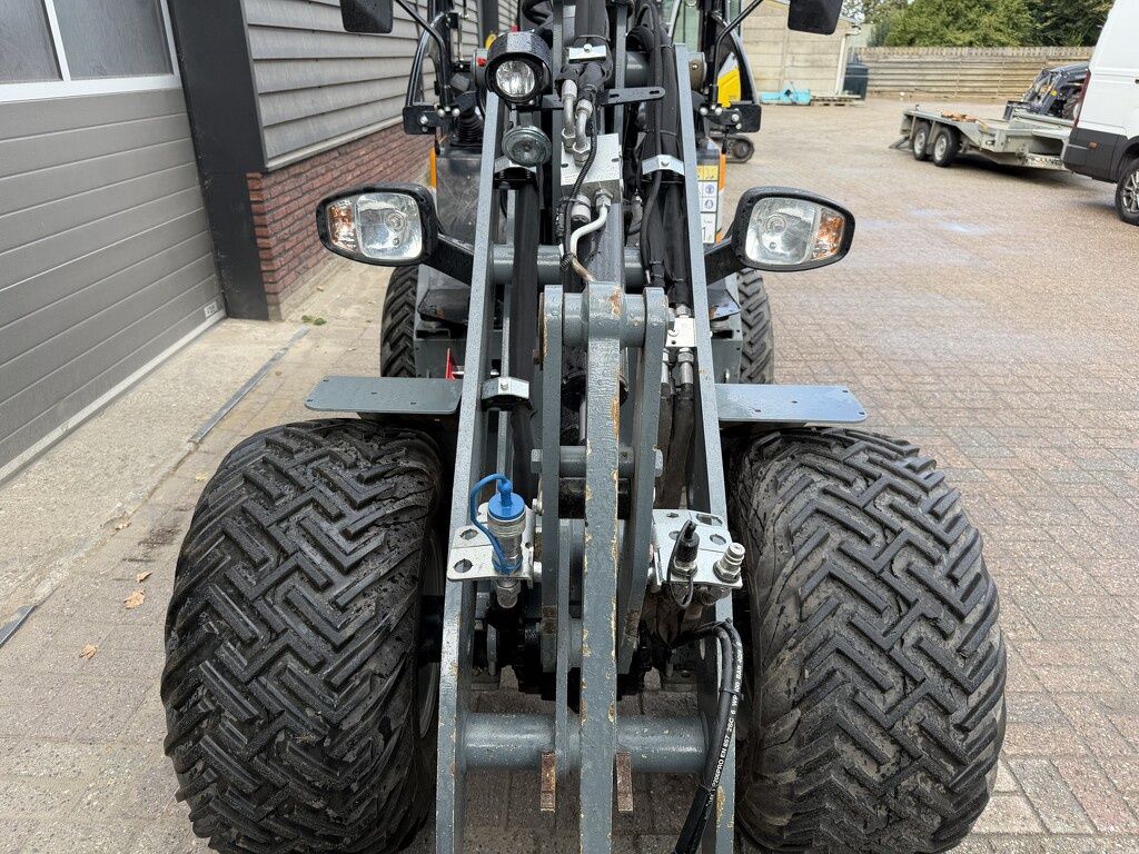 Giant G2700 HD+ minishovel 2025 €475 LEASE