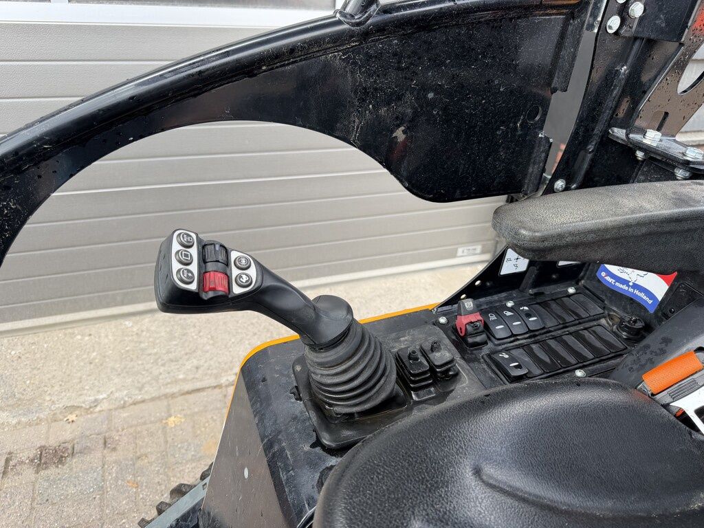 Giant G2700 HD+ minishovel 2025 €475 LEASE