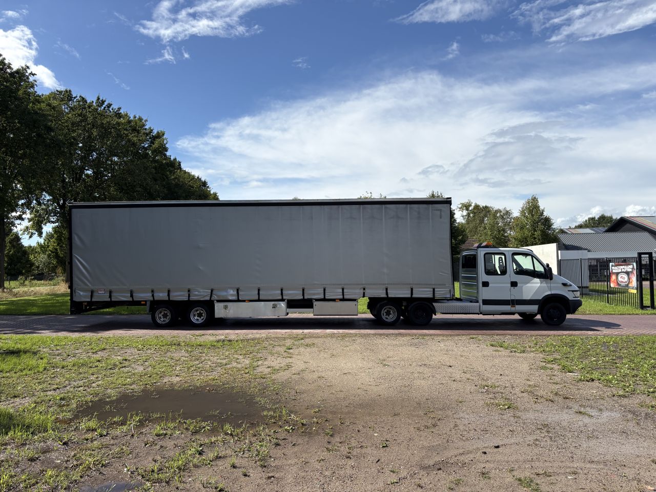 Be trekker Iveco Daily 40C17 - be oplegger jeeb-as schuifzeilen