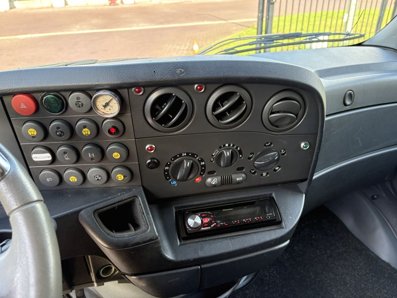 Be trekker Iveco Daily 40C17 - be oplegger jeeb-as schuifzeilen