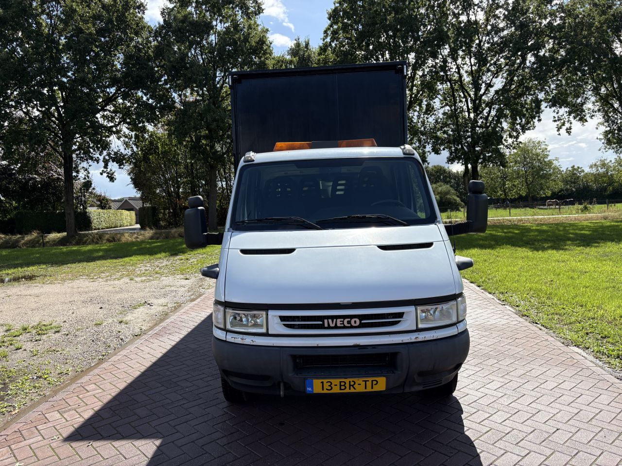 Be trekker Iveco Daily 40C17 - be oplegger jeeb-as schuifzeilen