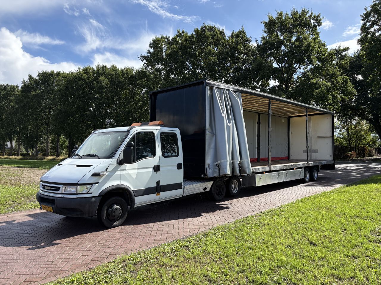 Be trekker Iveco Daily 40C17 - be oplegger jeeb-as schuifzeilen