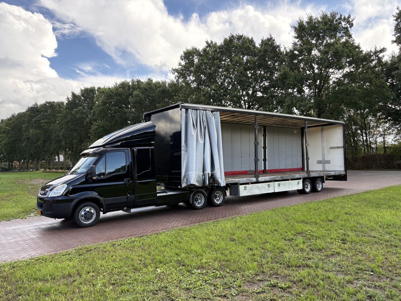 Be trekker iveco 50C17 EURO 5 / be oplegger jeeb-as schuifzeilen