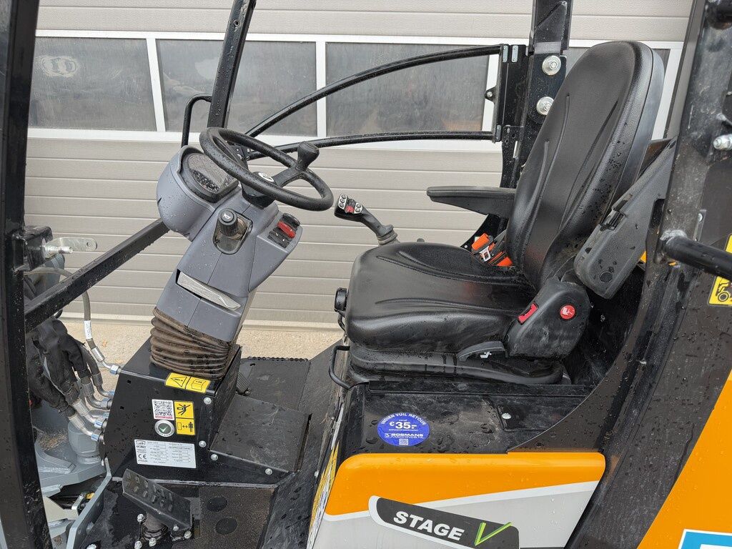 Giant G2700 X-TRA HD+ minishovel 2026 205 uur €510 LEASE