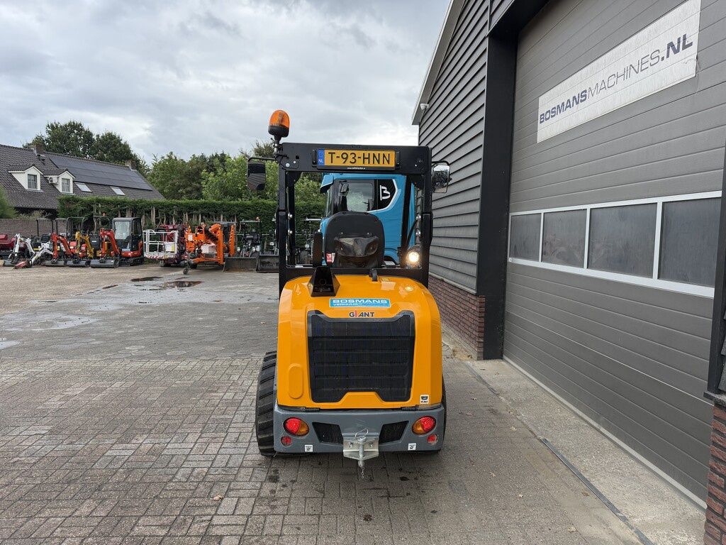Giant G2700 X-TRA HD+ minishovel 2026 205 uur €510 LEASE