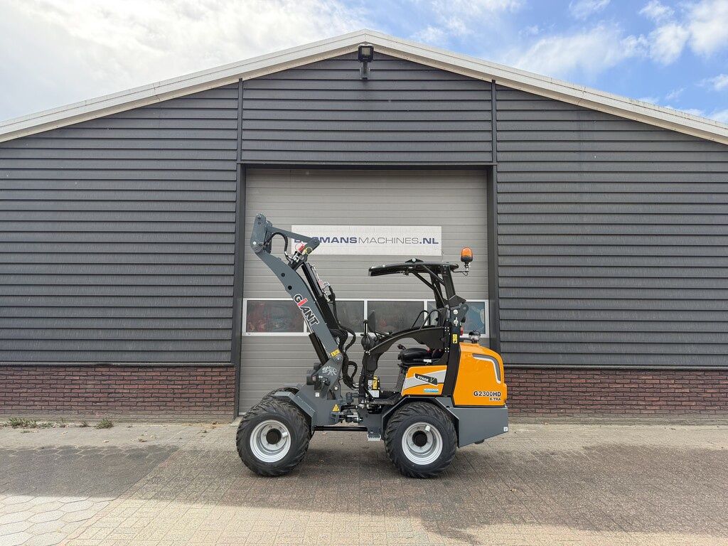 Giant G2300 X-TRA HD minishovel NIEUW €475 LEASE