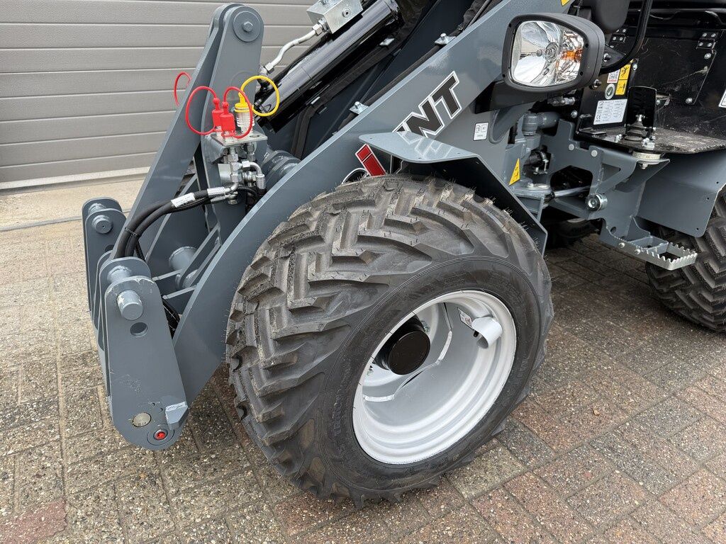 Giant G2300 X-TRA HD minishovel NIEUW €475 LEASE