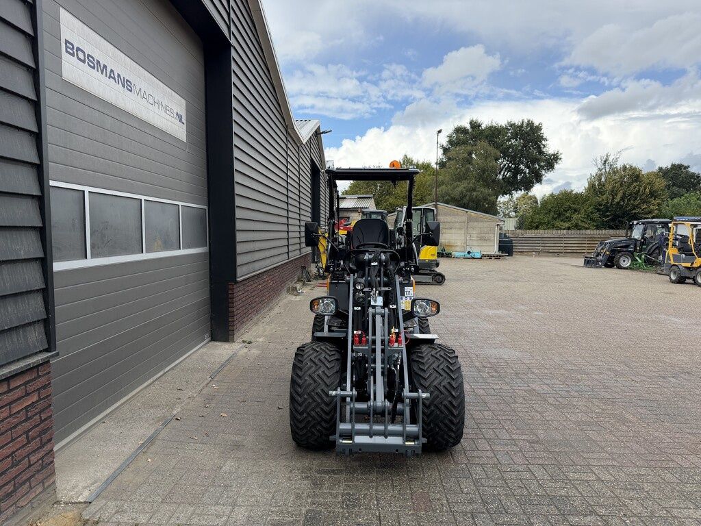 Giant G2300 X-TRA HD minishovel NIEUW €475 LEASE
