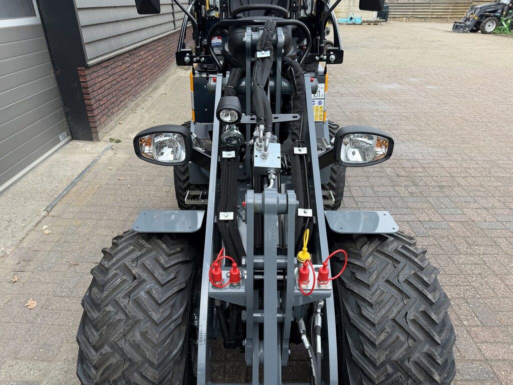 Giant G2300 X-TRA HD minishovel NIEUW €475 LEASE