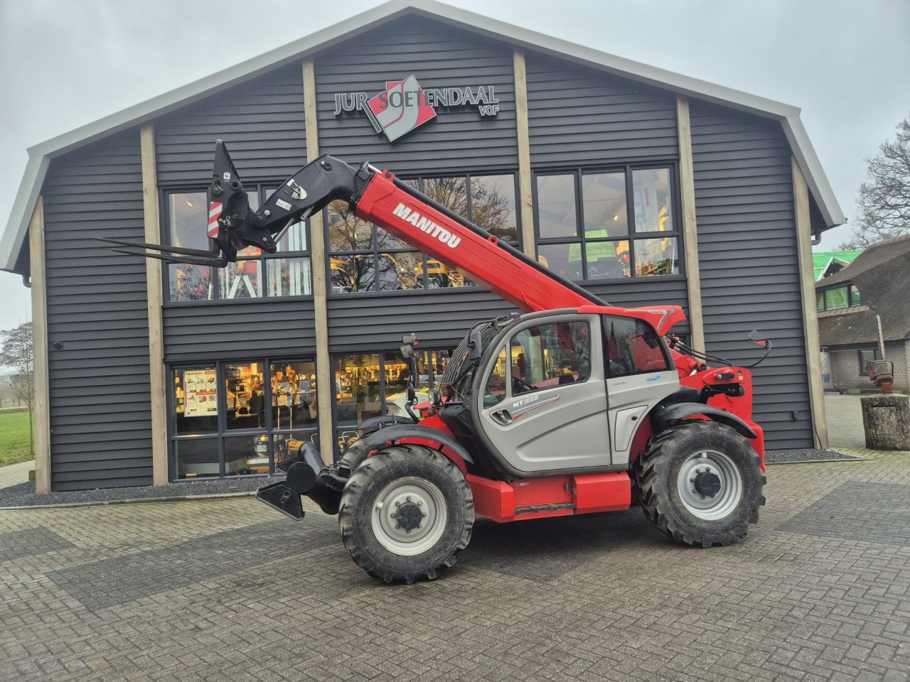 Gebruikte MANITOU MT1335 starre verreiker met hefhoogte tot 13 m