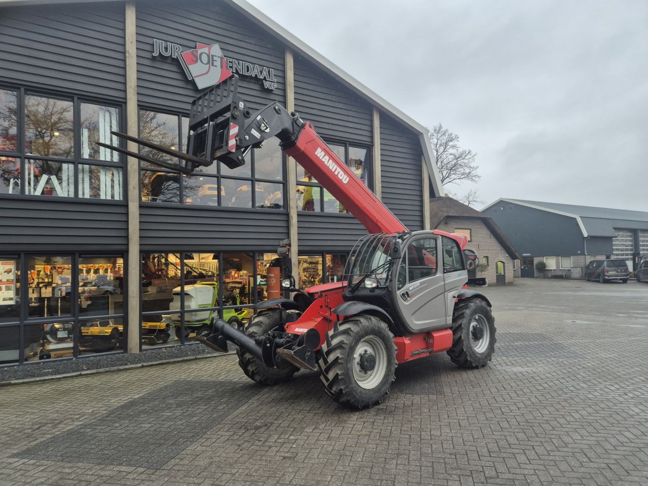 Gebruikte MANITOU MT1335 starre verreiker met hefhoogte tot 13 m