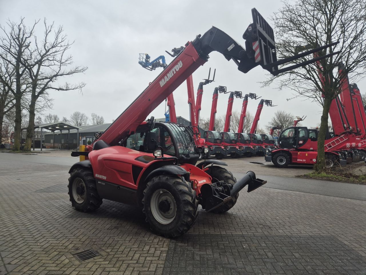 Gebruikte MANITOU MT1335 starre verreiker met hefhoogte tot 13 m