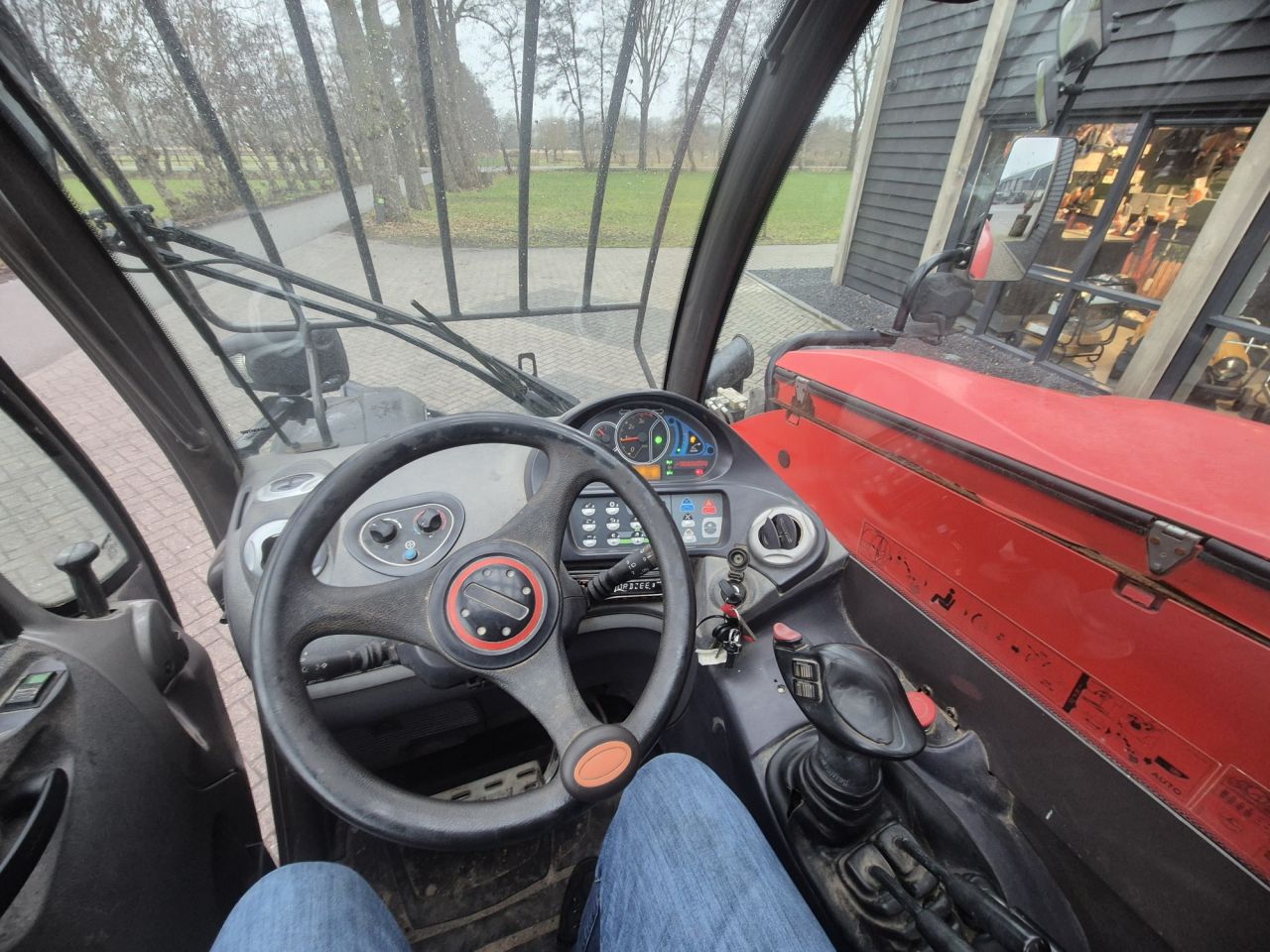 Gebruikte MANITOU MT1335 starre verreiker met hefhoogte tot 13 m