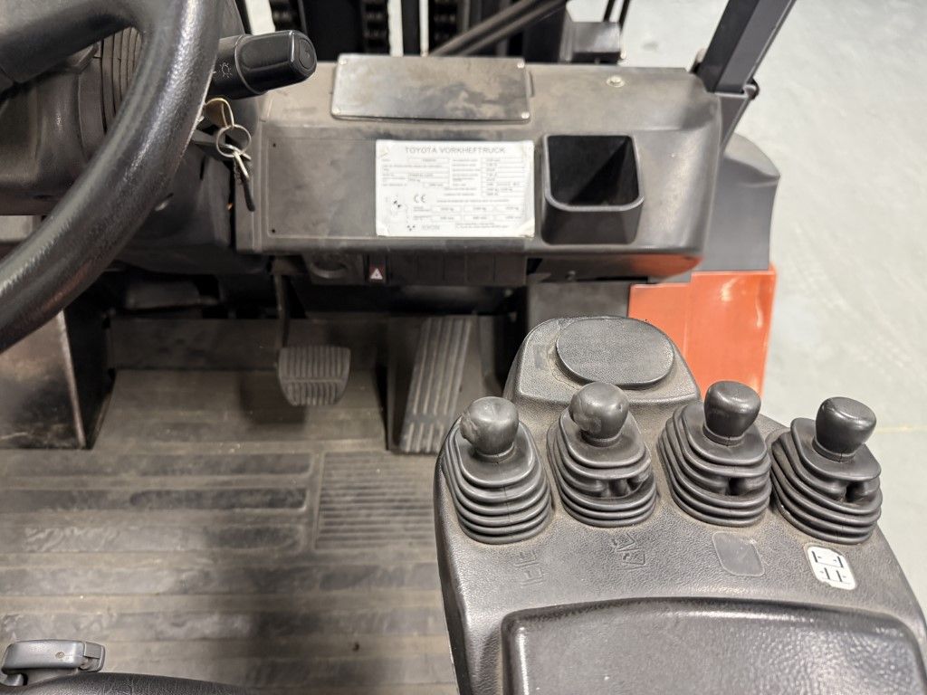 TOYOTA 7FBMF50