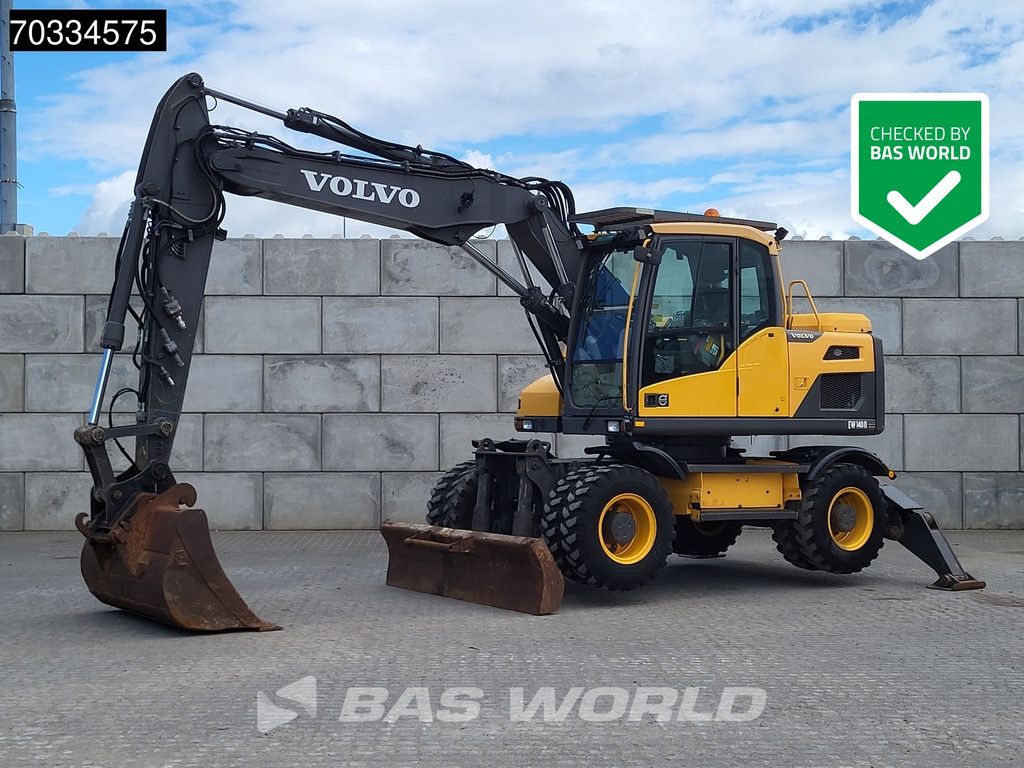 Volvo EW140 D Outriggers + Blade
