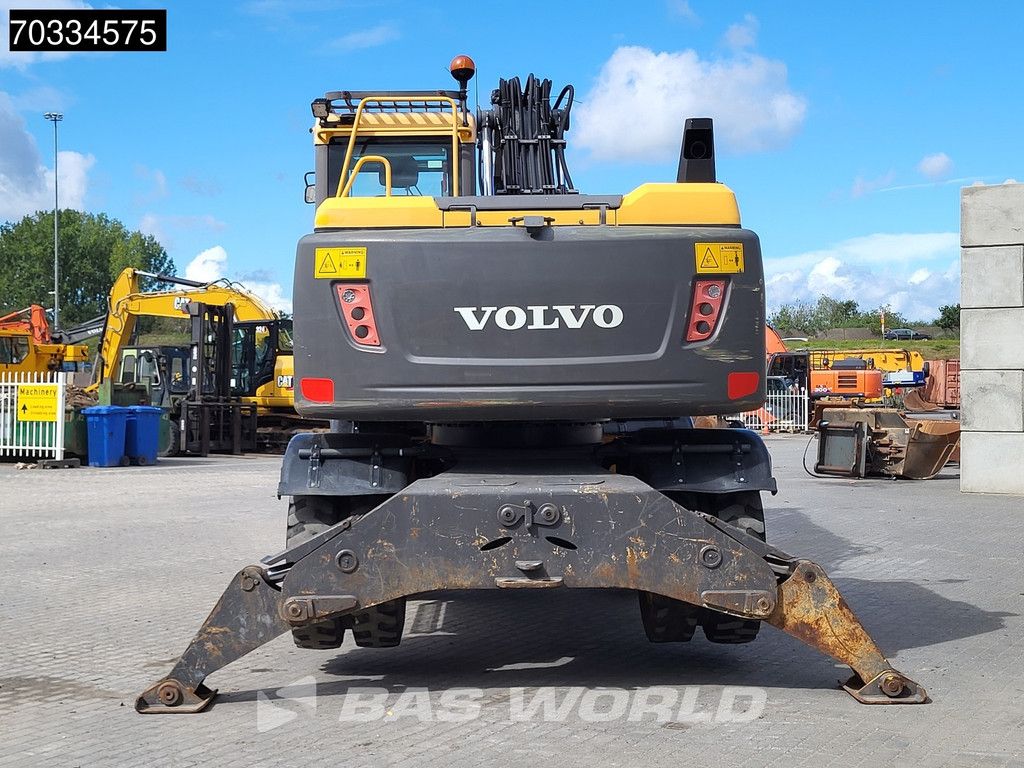 Volvo EW140 D Outriggers + Blade