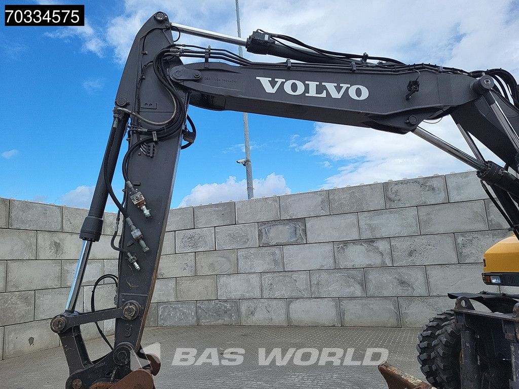 Volvo EW140 D Outriggers + Blade