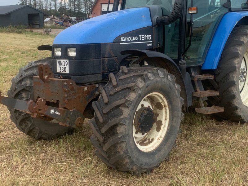 New Holland TS 115