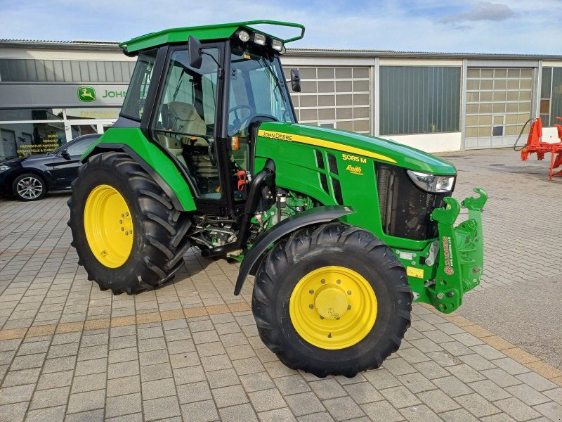John Deere 5085M