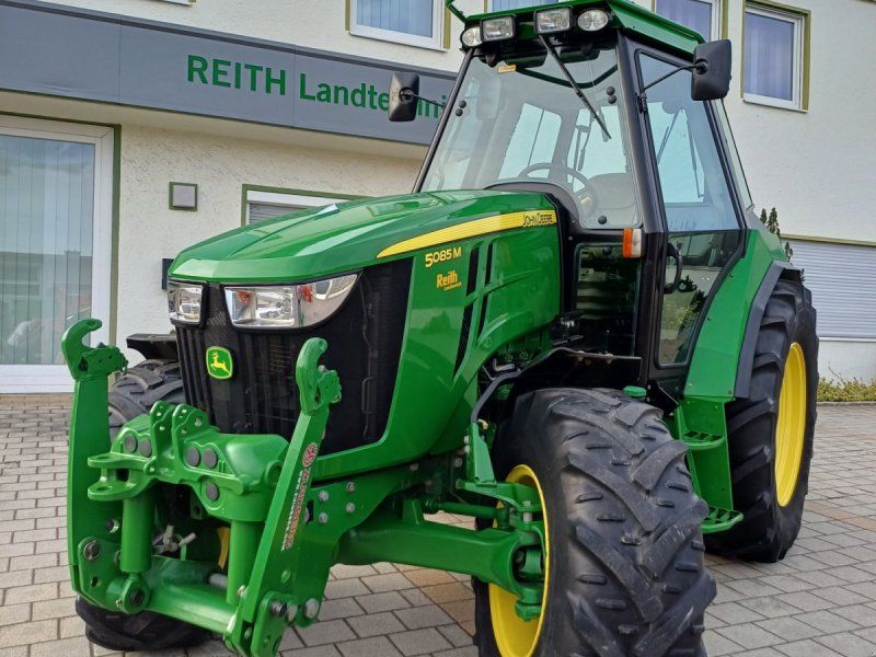 John Deere 5085M