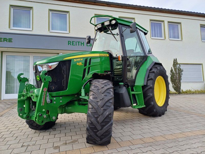 John Deere 5085M